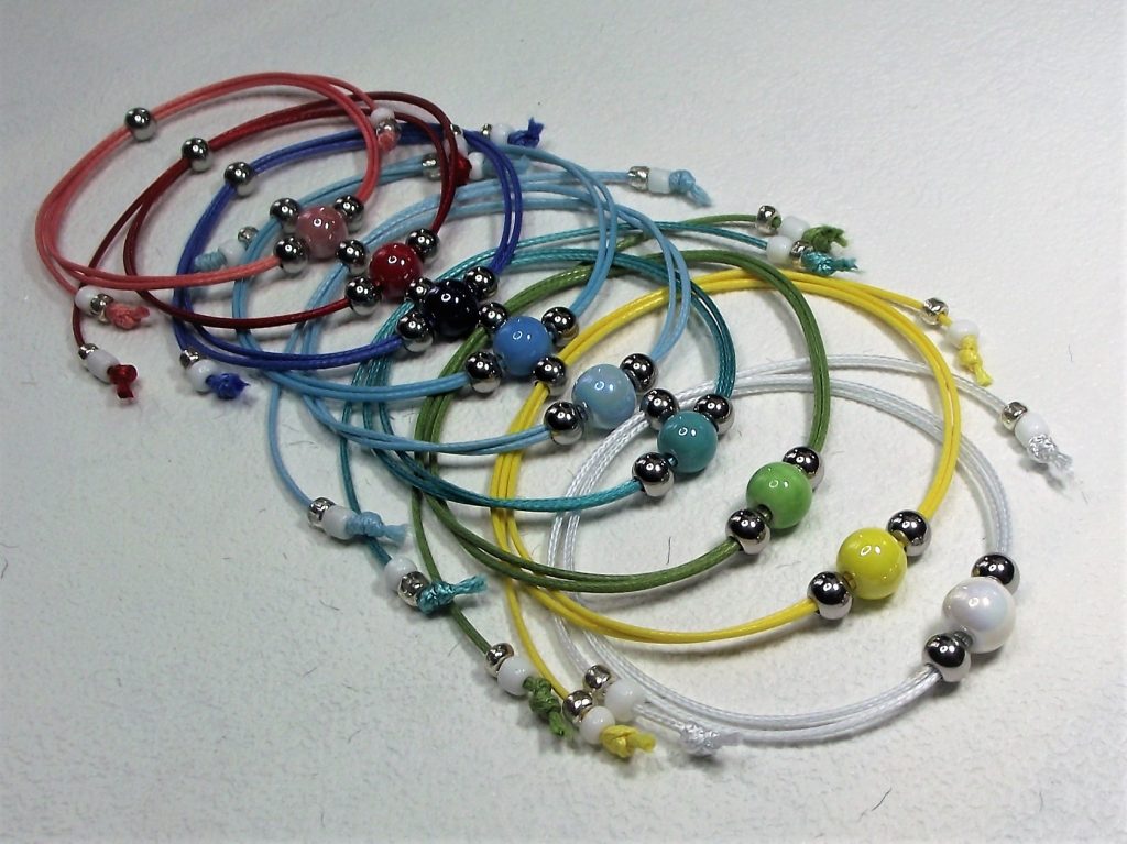 SzínVarázs kollekció - Színes kerámiagyöngyös színes zsinóros karkötők