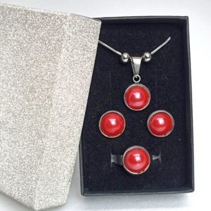 Piros medálos nemesacél nyaklánc, gyűrű és fülbevaló szett díszdobozban - www. aromaekszer.hu