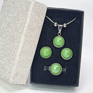 Zöld medálos nemesacél nyaklánc, gyűrű és fülbevaló szett díszdobozban - www. aromaekszer.hu